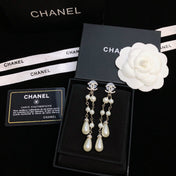 DOUBLE C EARRINGS IN GOLD METAL WITH TWO PEARL TASSELS