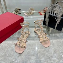 ROCKSTUD SANDAL WITH STRAPS IN LIGHT PINK CALFSKIN