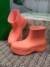 PUDDLE ANKLE BOOT IN PUNCH PINK RUBBER