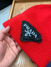 BEANIE HAT IN CHERRY RED WOOL 431358