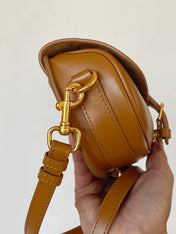 BOBBY EAST-WEST 22 BAG IN CHOCOLATE BROWN CALFSKIN