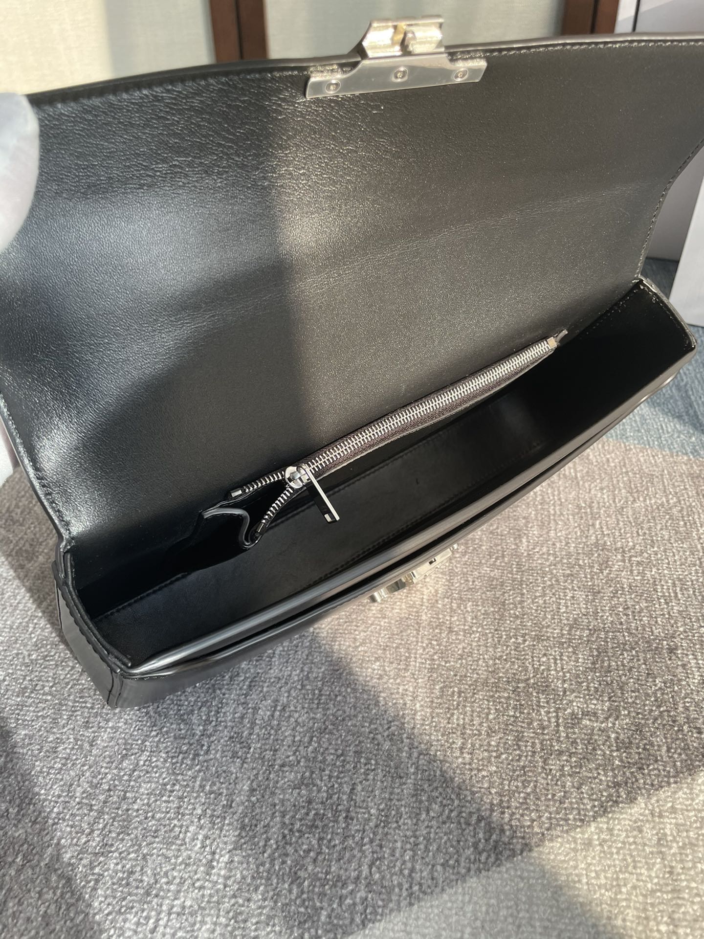 CHAIN SHOULDER BAG CLAUDE 33 IN BLACK CALFSKIN SILVER HARDWARE