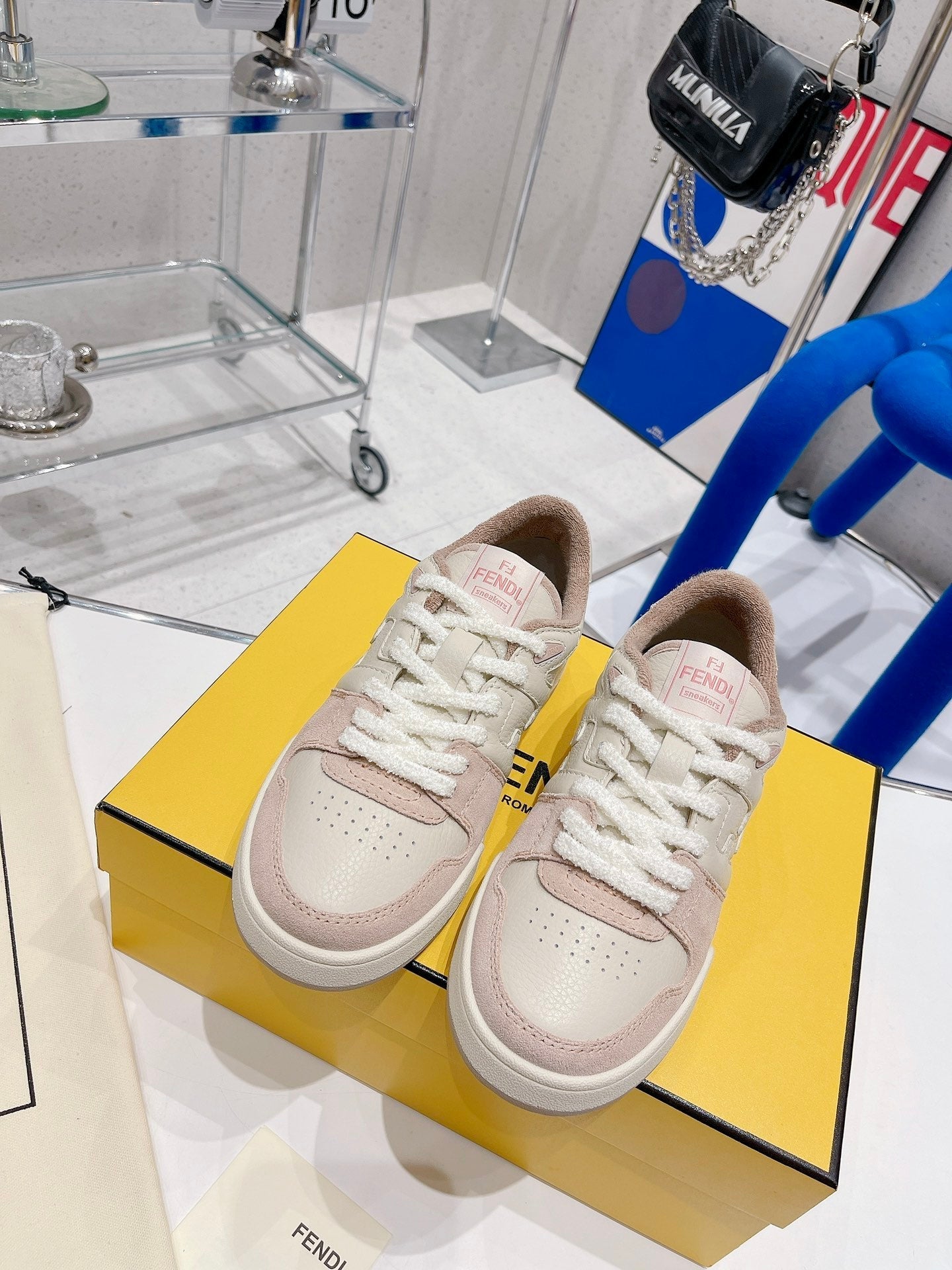 FENDI CASUAL SNEAKER IN WHITE CALFSKIN AND LIGHT PINK SUEDE