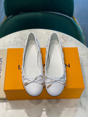 LV WOMEN'S BALLET FLAT IN WHITE EMBOSSED CALFSKIN WITH BOW