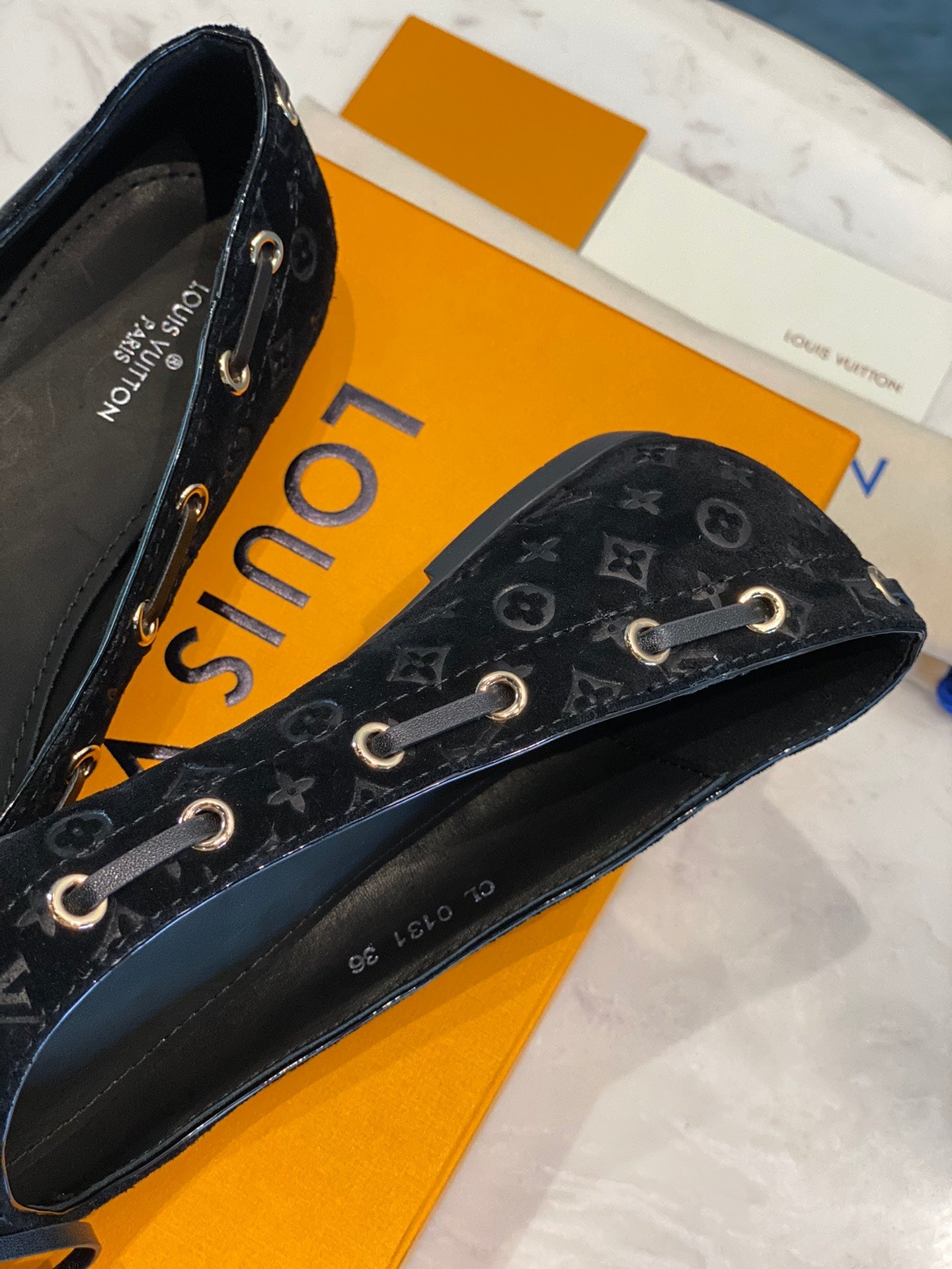 LV WOMEN'S BALLET FLAT IN BLACK MONOGRAM SUEDE WITH BOW