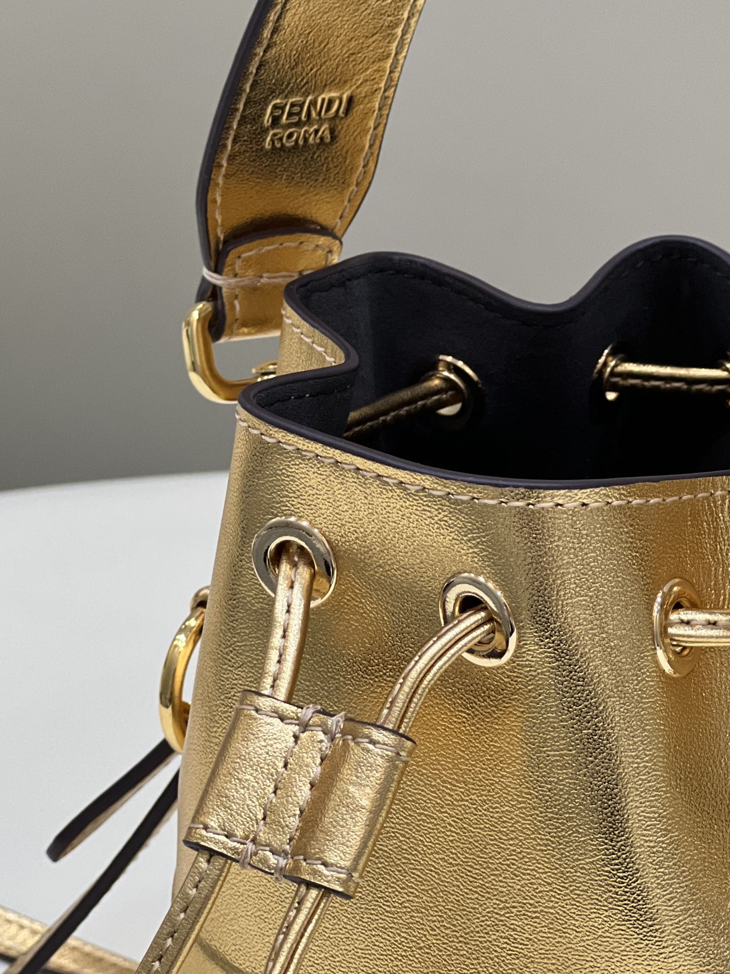 MON TRESOR 18 IN GOLD METALLIC CALFSKIN