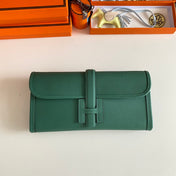 JIGE ELAN 29 CLUTCH IN FOREST GREEN CALFSKIN