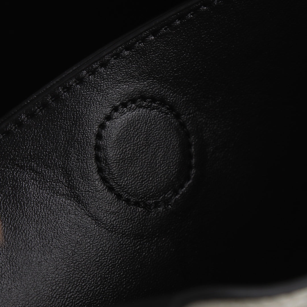 PRA 18 DYNAMIQUE LOGO TOTE BAG IN WHITE CALFSKIN