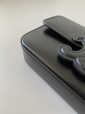 20 CHAIN EMBOSSED ARMPIT BAG BLACK CALFSKIN