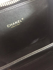 CC MINI 17 VANITY CASE IN BLACK CALFSKIN GOLD HARDWARE