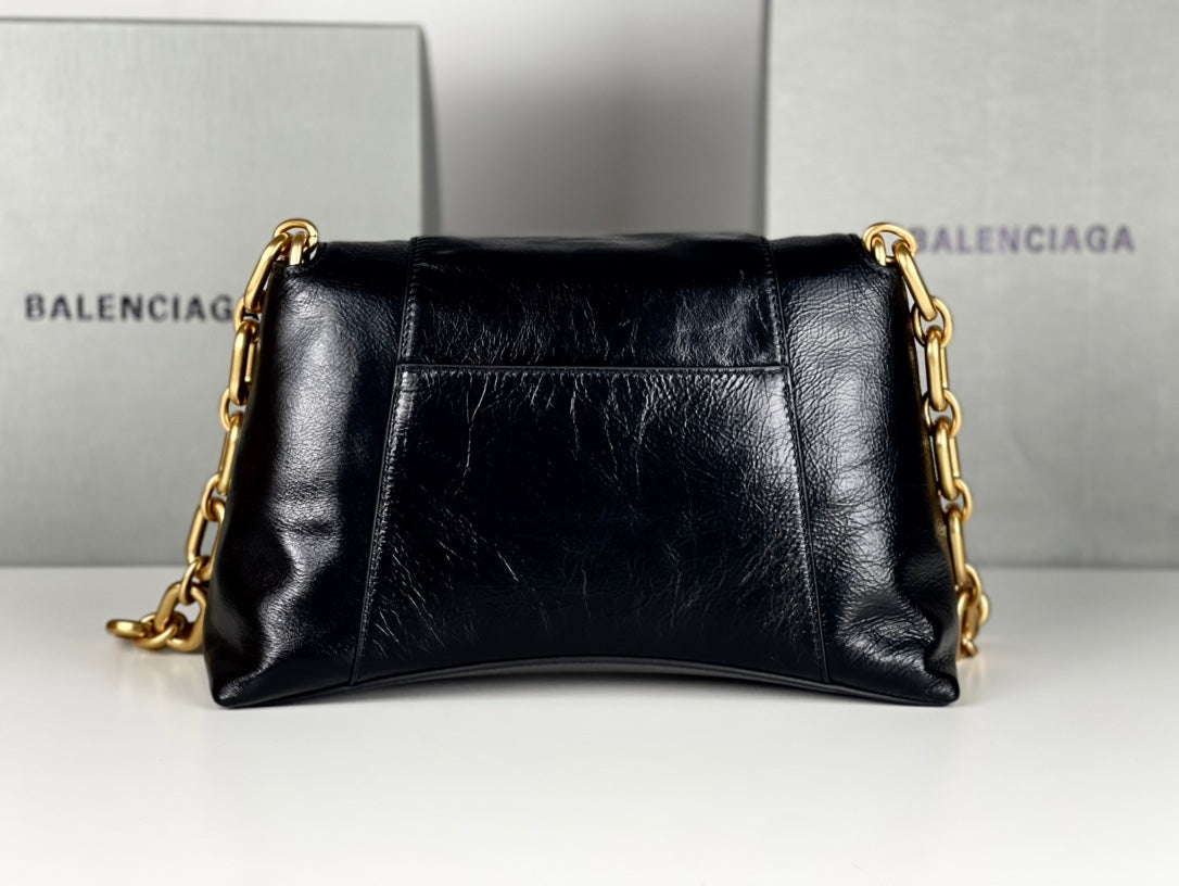 DOWNTOWN SHOULDER BAG 29 IN BLACK WAXED SHEEPSKIN GOLD HARDWARE