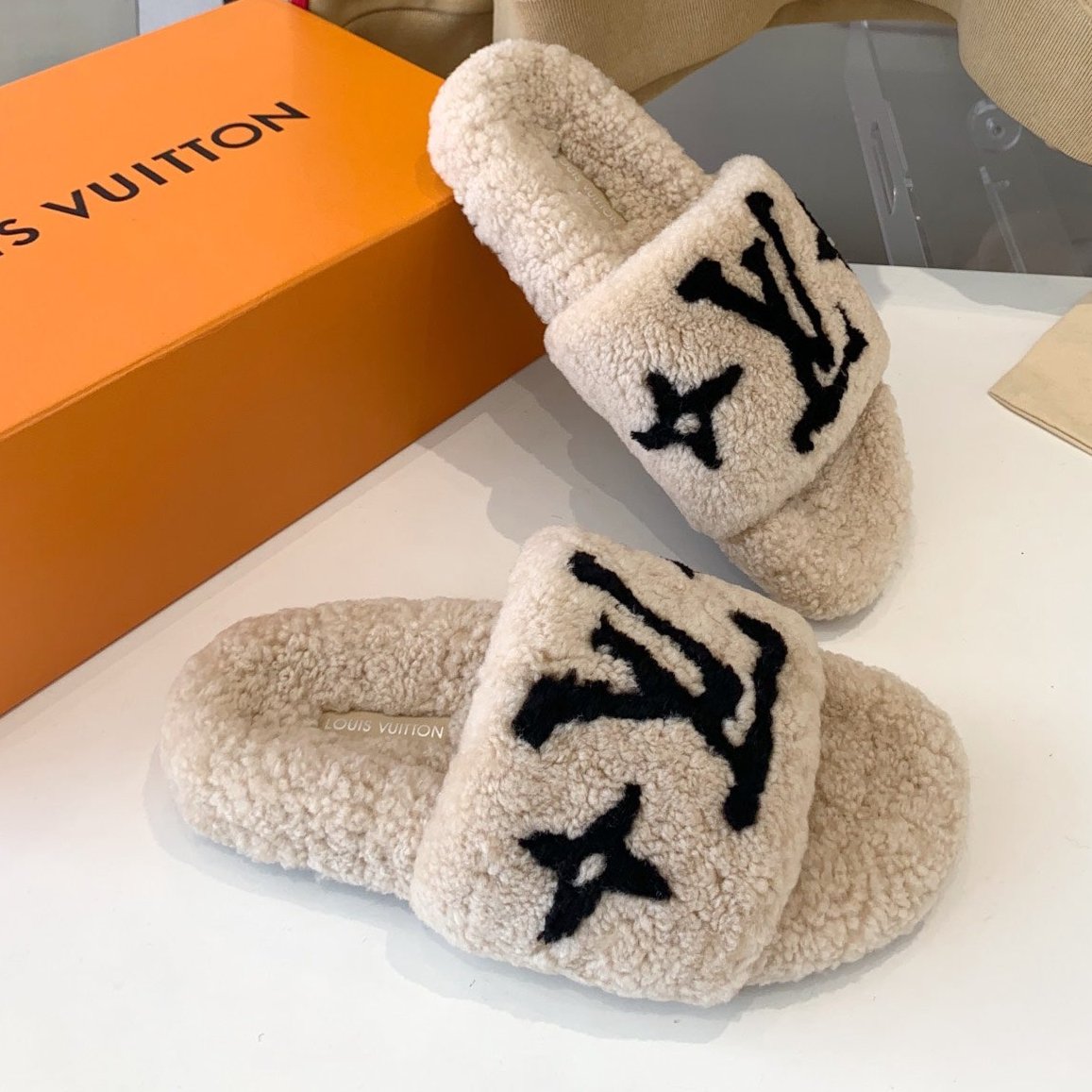 LV WOMEN'S PASEO FLAT SLIPPER IN TAN BROWN FLEECE WITH BLACK LOGO