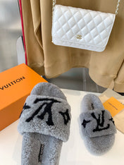 LV WOMEN'S PASEO FLAT SLIPPER IN GREY FLEECE WITH BLACK LOGO