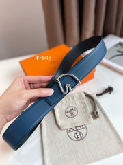 BOUCLE BELT BUCKLE & REVERSIBLE NAVY BLUE AND BLACK AND WHITE LEATHER STRAP 38MM SILVER HARDWARE