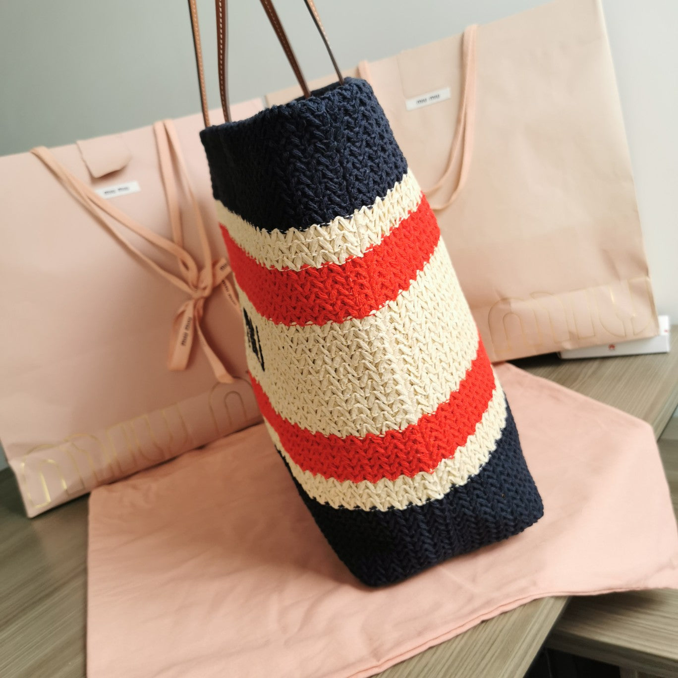 TOTE BAG 40 IN STRIPED PATTERN OF BLACK RED AND CREAM WHITE WOVEN RAFFIA