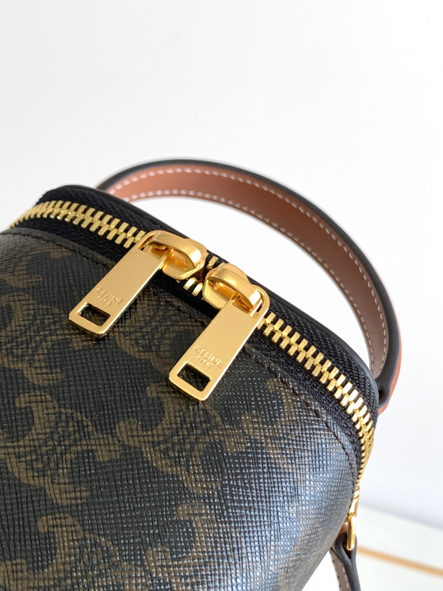 TRIOMPHE 9 CALFSKIN BLACK PATTERN BOX BAG