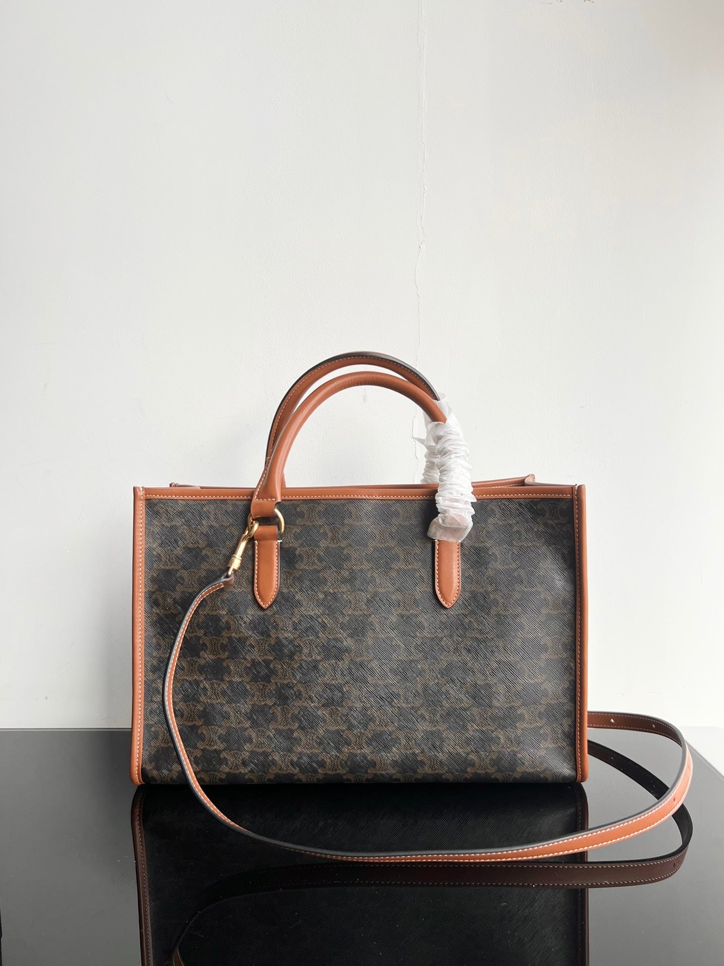 TRIOMPHE CABAS 35 BLACK CALFSKIN TOTE