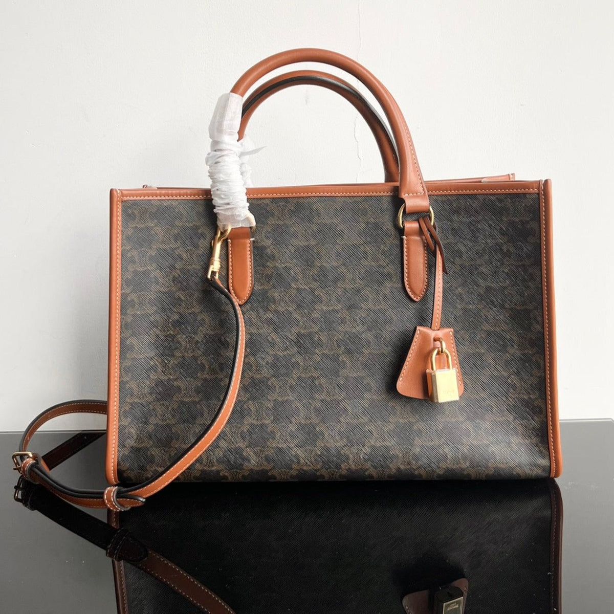 TRIOMPHE CABAS 35 BLACK CALFSKIN TOTE