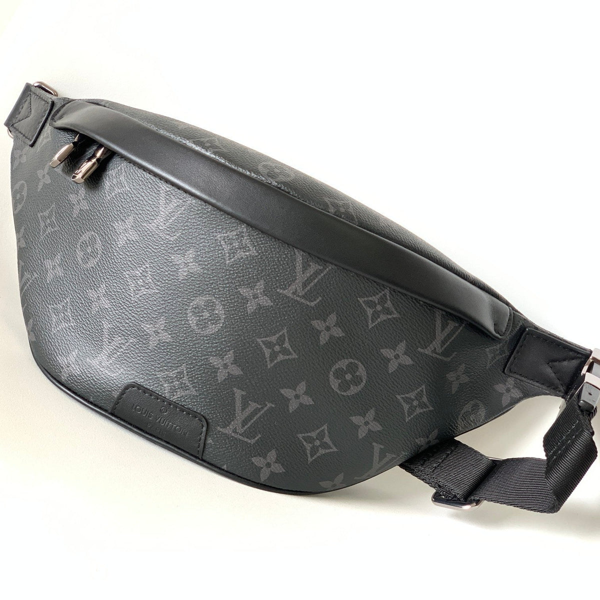 LV 25S DISCOVERY BUMBAG 44 IN BLACK MONOGRAM ECLIPSE CALFSKIN