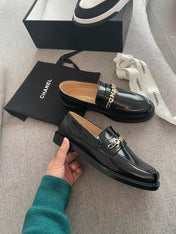 MOCCASINS IN BLACK CALFSKIN GOLD METAL LOGO