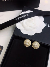 CHANEL 26S DOUBLE C LOGO VINTAGE ROPE BORDER STUD EARRINGS IN GOLD METAL 633329
