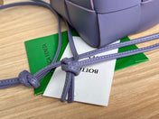 SMALL CASSETTE BUCKET 18 IN ULTRA VIOLET CALFSKIN