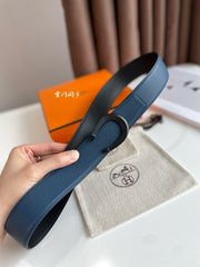 HM LUCK BELT BUCKLE & REVERSIBLE BLACK AND NAVY BLUE LEATHER STRAP 38MM