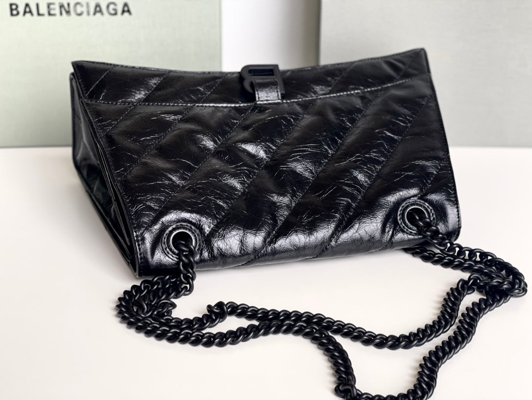 CRUSH MEDIUM CHAIN BAG 31 IN BLACK QUILTED CRUSHED CALFSKIN BLACK HARDWARE