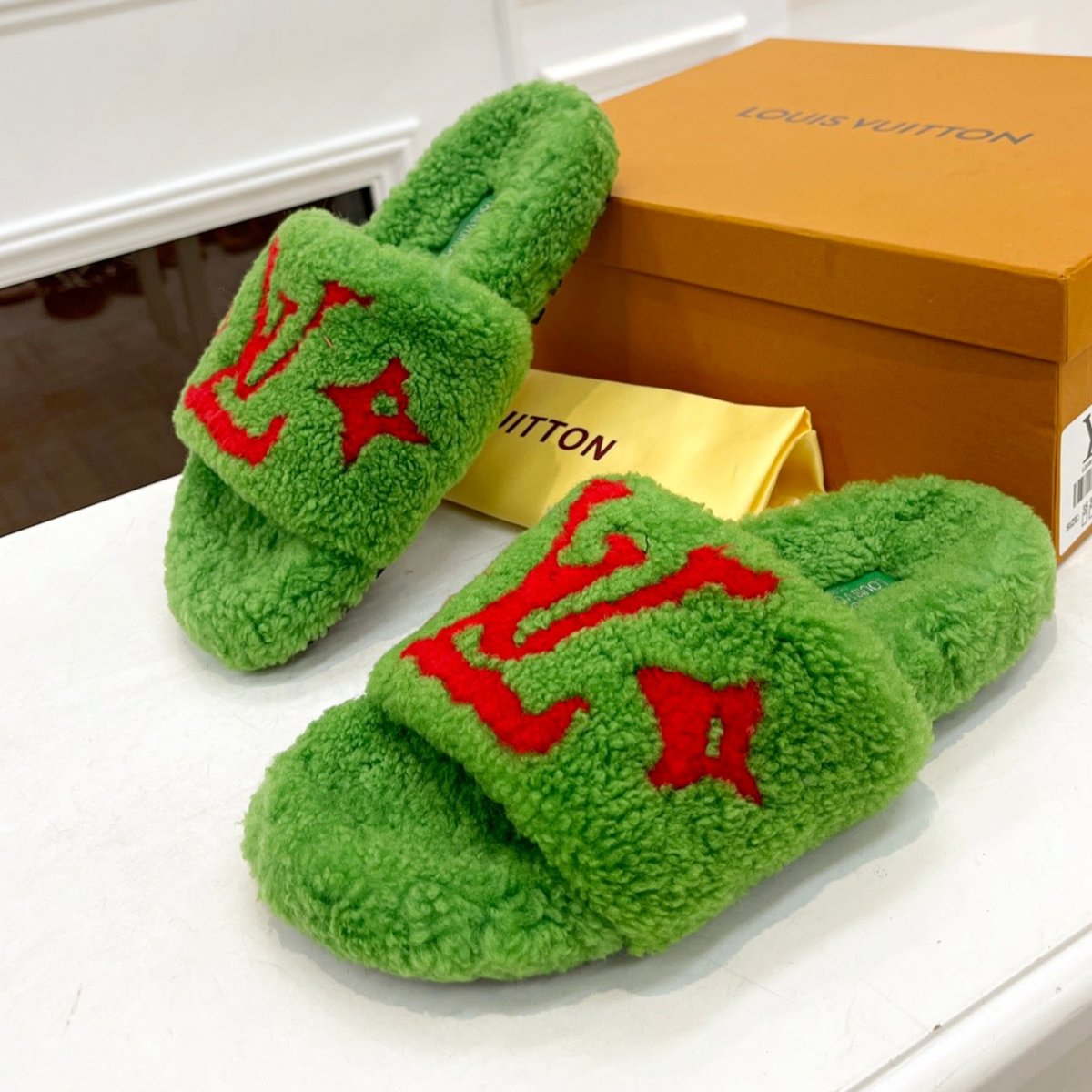 LV FLAT SLIPPER IN LAWN GREEN MIX CHERRY RED SHEARLING