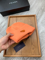 BEANIIE HAT IN CARROT ORANGE WOOL 335036