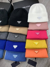 BEANIIE HAT IN BRIGHT PINK WOOL 335037