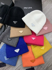 BEANIIE HAT IN BRIGHT PINK WOOL 335037