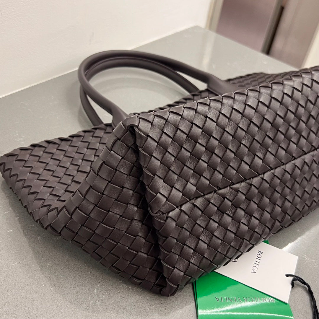 SMALL CABAT 32 IN HICKORY BROWN LAMBSKIN