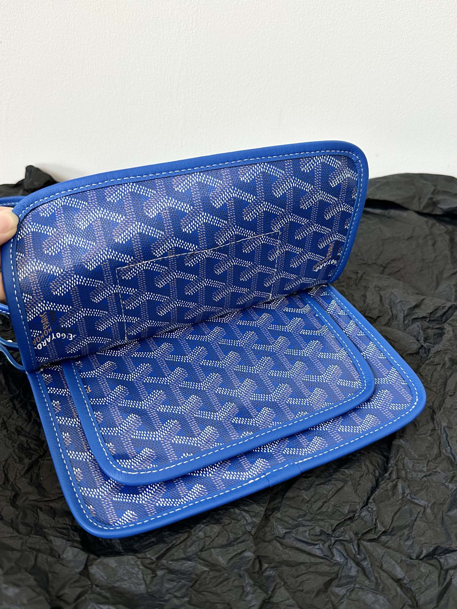 PLUMET POCKET WALLET 20 IN SAPPHIRE BLUE GOYARDINE CANVAS AND LAMBSKIN TRIM