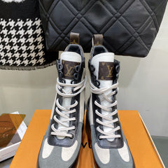 LAUREATE PLATFORM BOOTS IN WHITE CALFSKIN AND COIN GRAY SUEDE