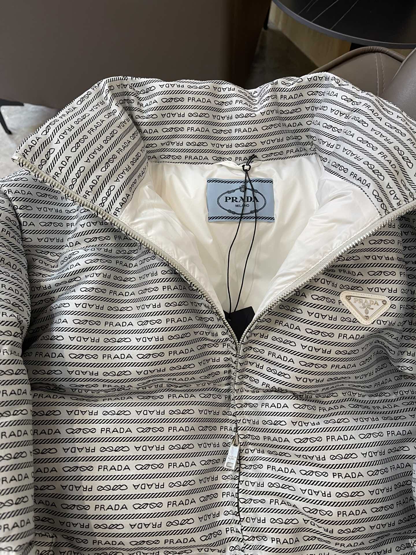 PRADA 25S DOWN JACKET 558