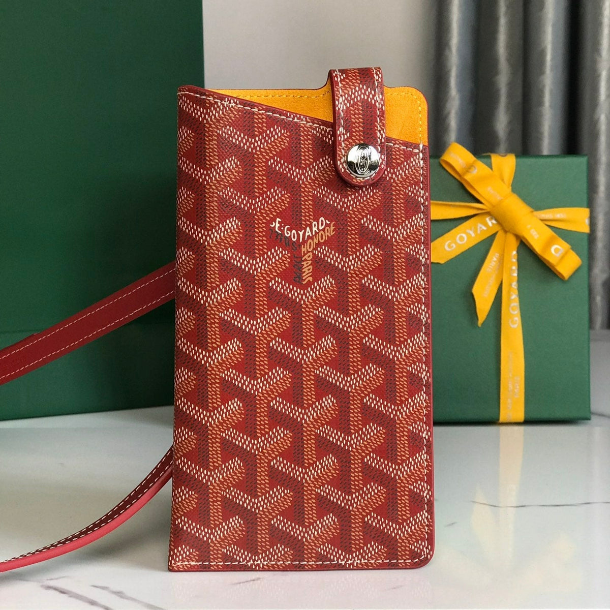 MONTMARTRE GM CASE 18 IN CLASSIC RED GOYARDINE CANVAS