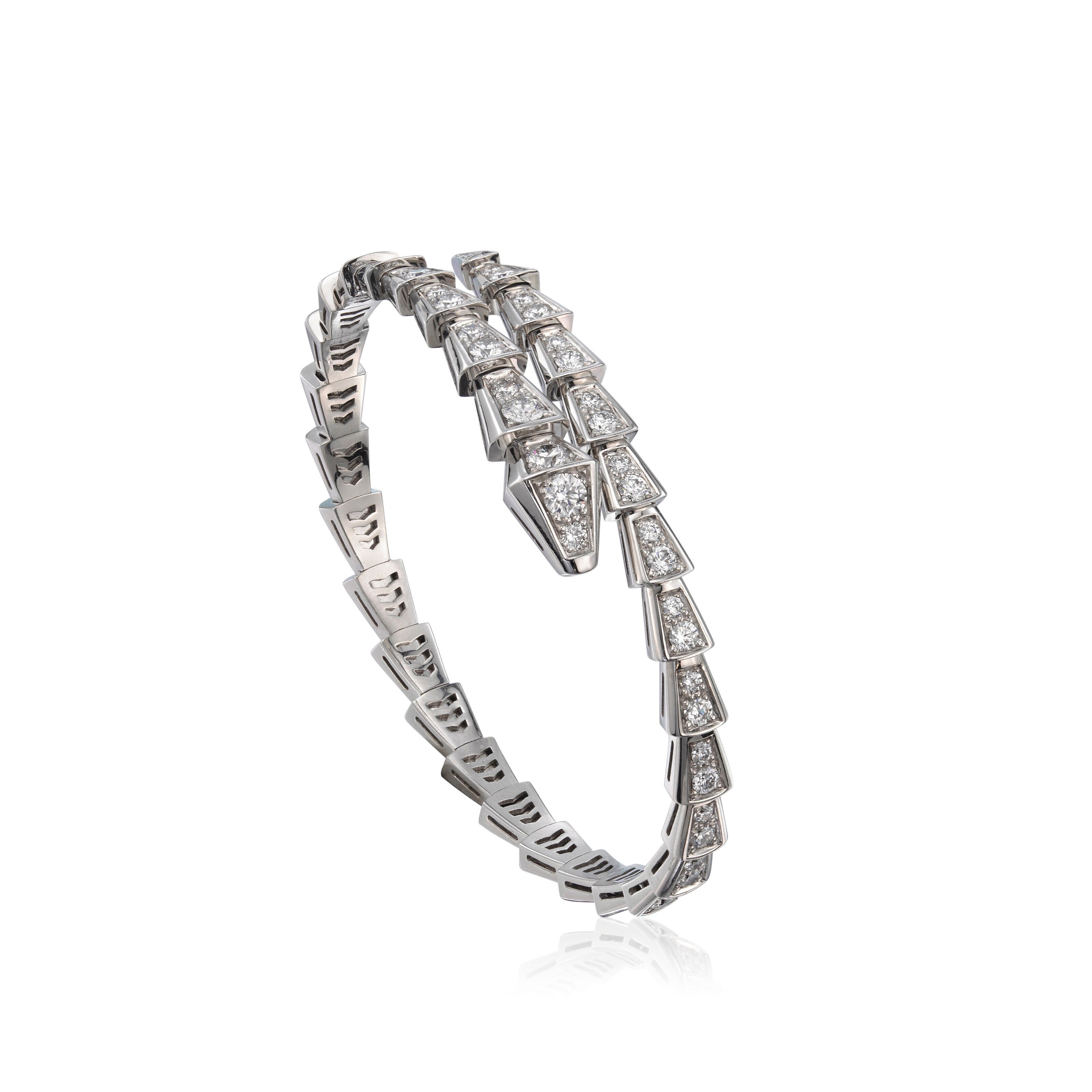 2022_HGK_21458_0005_000_bulgari_diamond_serpenti_bracelet111707_8bc35835-1ee9-4513-a549-935812e58fe4.jpg