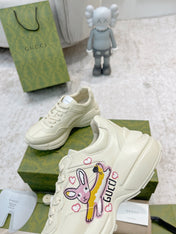 GG RHYTON TRAINER WHITE LAMBSKIN WITH FOX ICON