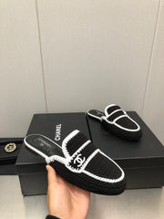 HALF-MULES IN BLACK WOOL WOVEN