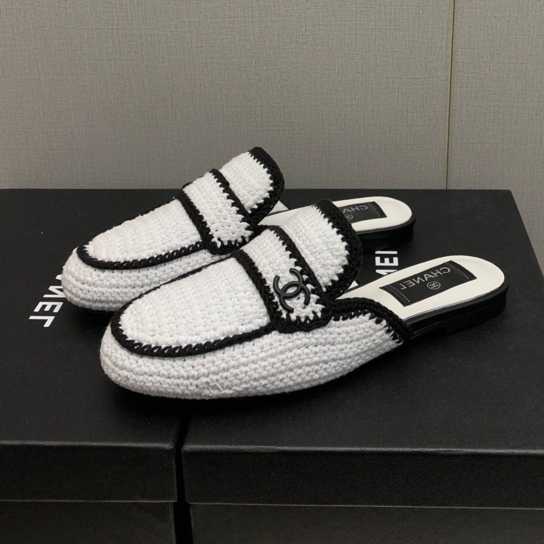 HALF-MULES IN WHITE MIX BLACK WOOL WOVEN