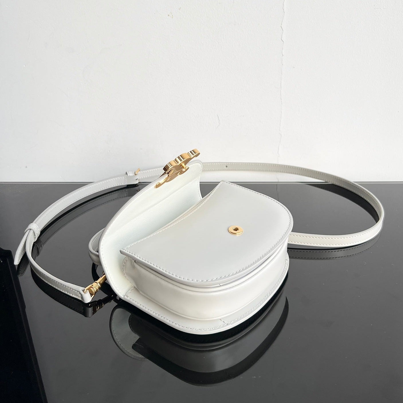 TRIOMPHE SHINY CALFSKIN HANDBAG 18 WHITE