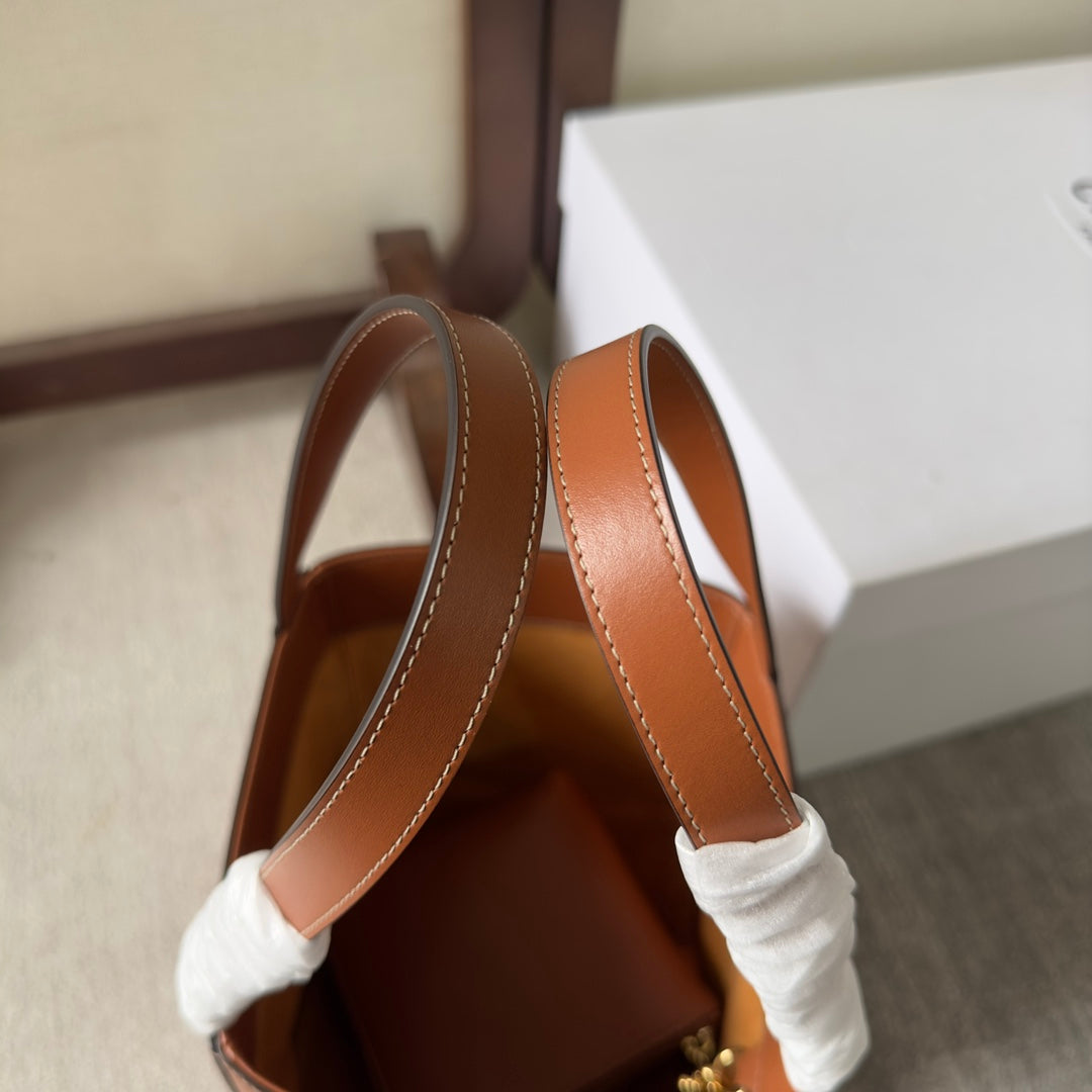 CUIRTRIOMPHE 15 BROWN IN STOCK JAPAN HANDBAG CALFSKIN