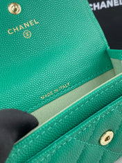 CC FLAP CARD HOLDER 11 EMERALD GRAINED CALFSKIN GOLD ICON