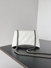 CRUSH CHAINED BAG 22 IN WHITE QUILTED CRUSHED CALFSKIN SILVER HARDWARE