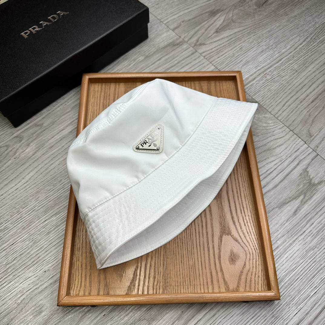 BUCKET HAT IN WHITE RE-NYLON 741389