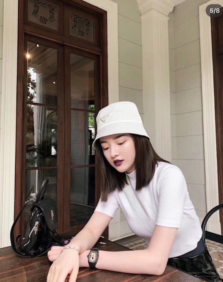 BUCKET HAT IN WHITE RE-NYLON 741389