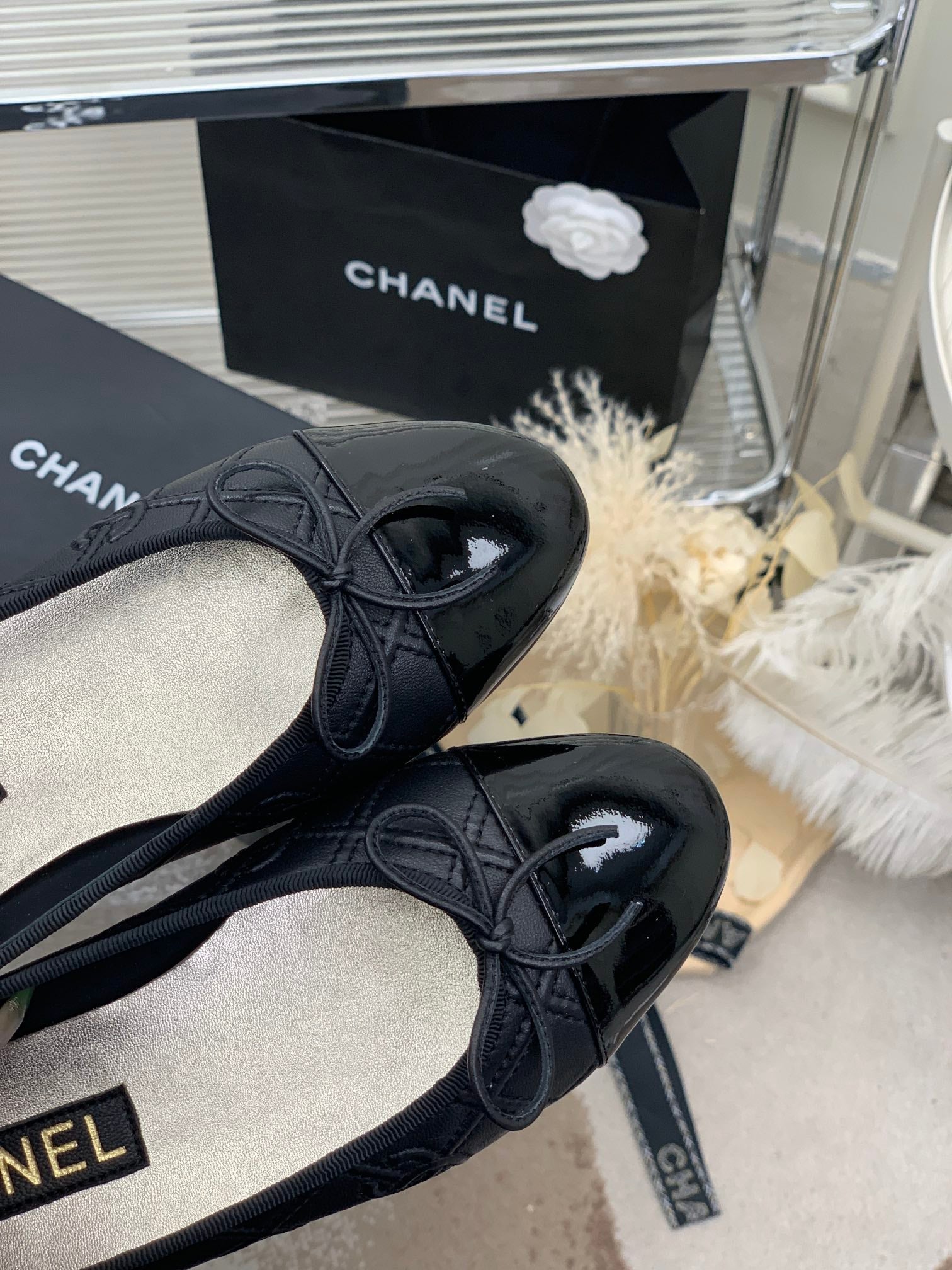 BALLET FLAT GLOSSY BLACK LAMBSKIN