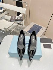 KITTEN HEEL PUMPS WITH CREATIVE SHAPE IN BLACK GLOSSY LAMBSKIN