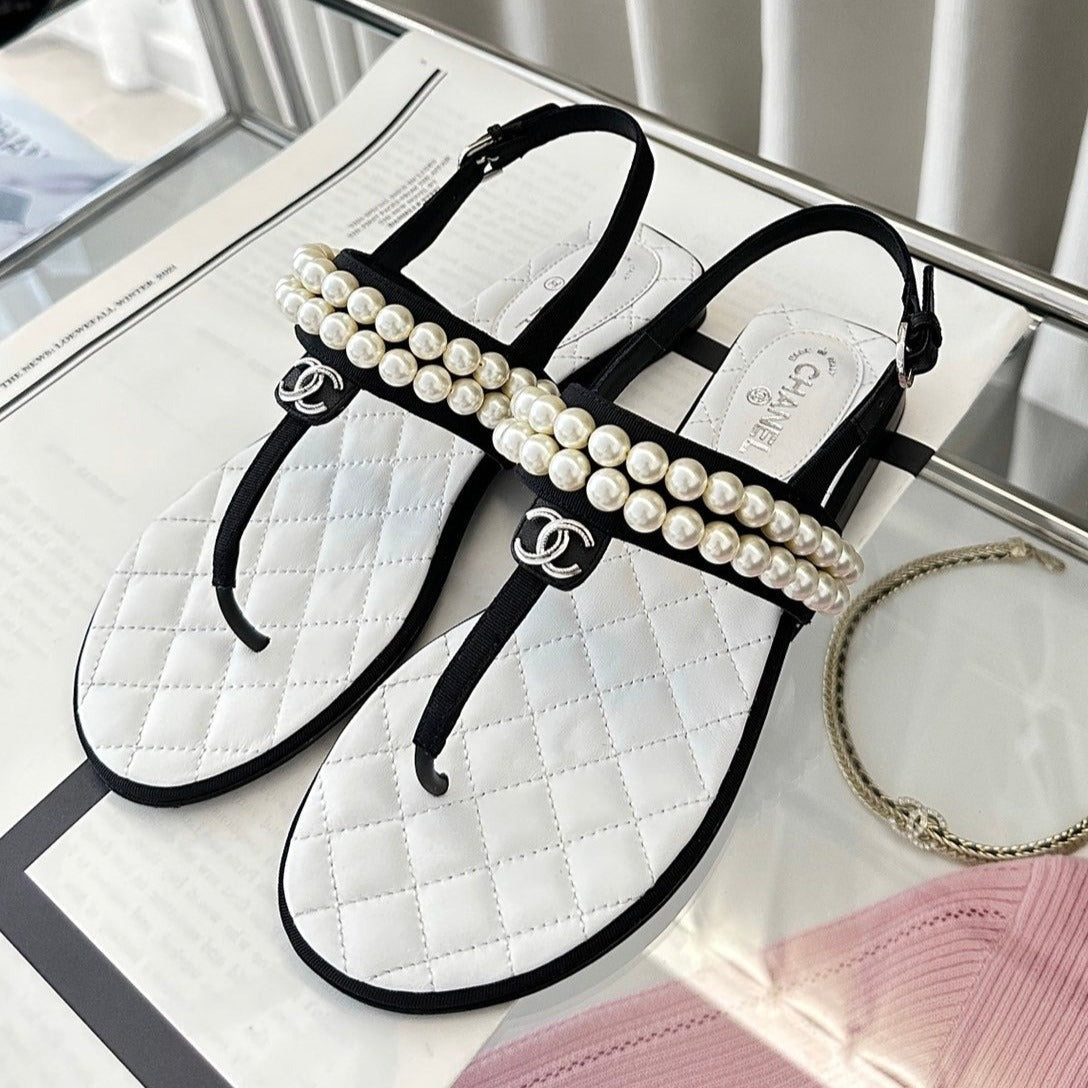 CLASSIC THONG SANDALS PEARL CHAIN IN WHITE LAMBSKIN